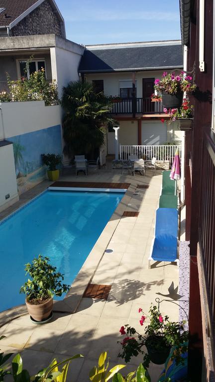 Hotel Logis Au Tambour 3*