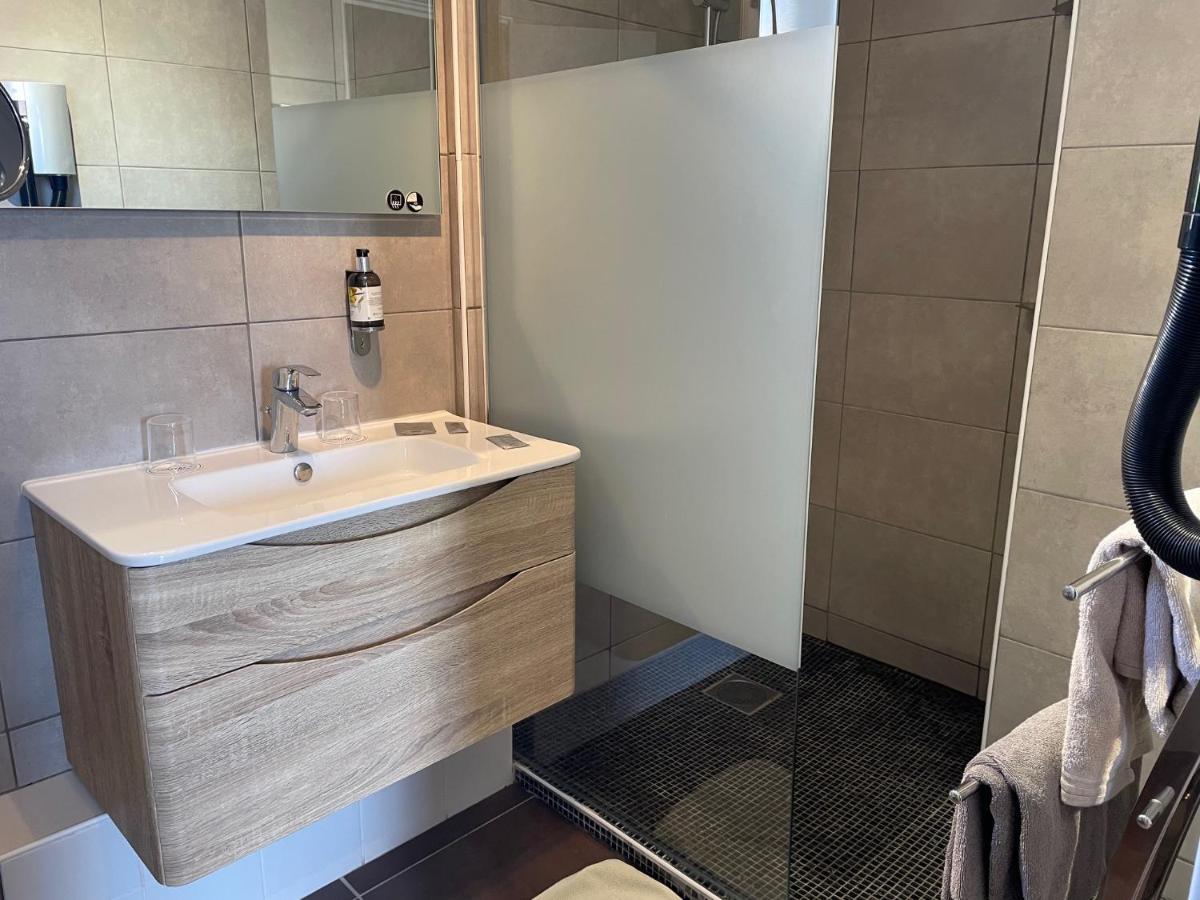 Hotel Logis Au Tambour Reims