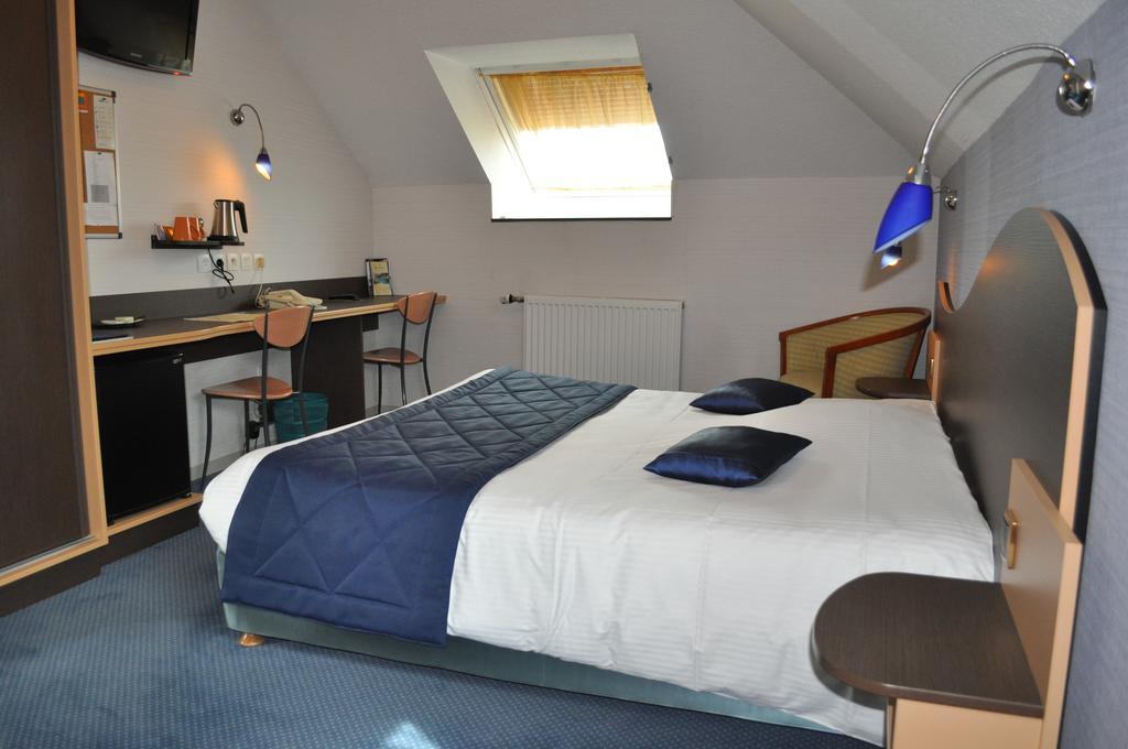 Hotel Logis Au Tambour 3*