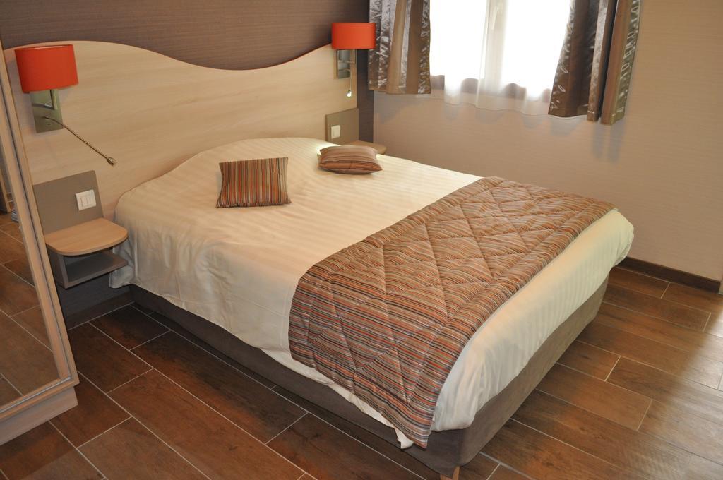 Hotel Logis Au Tambour Reims