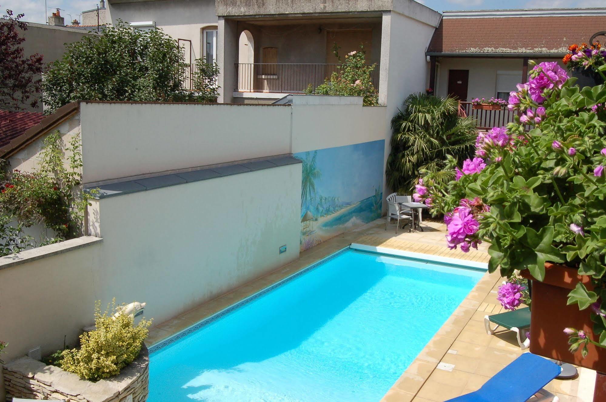 Logis Au Tambour Hotel 3*