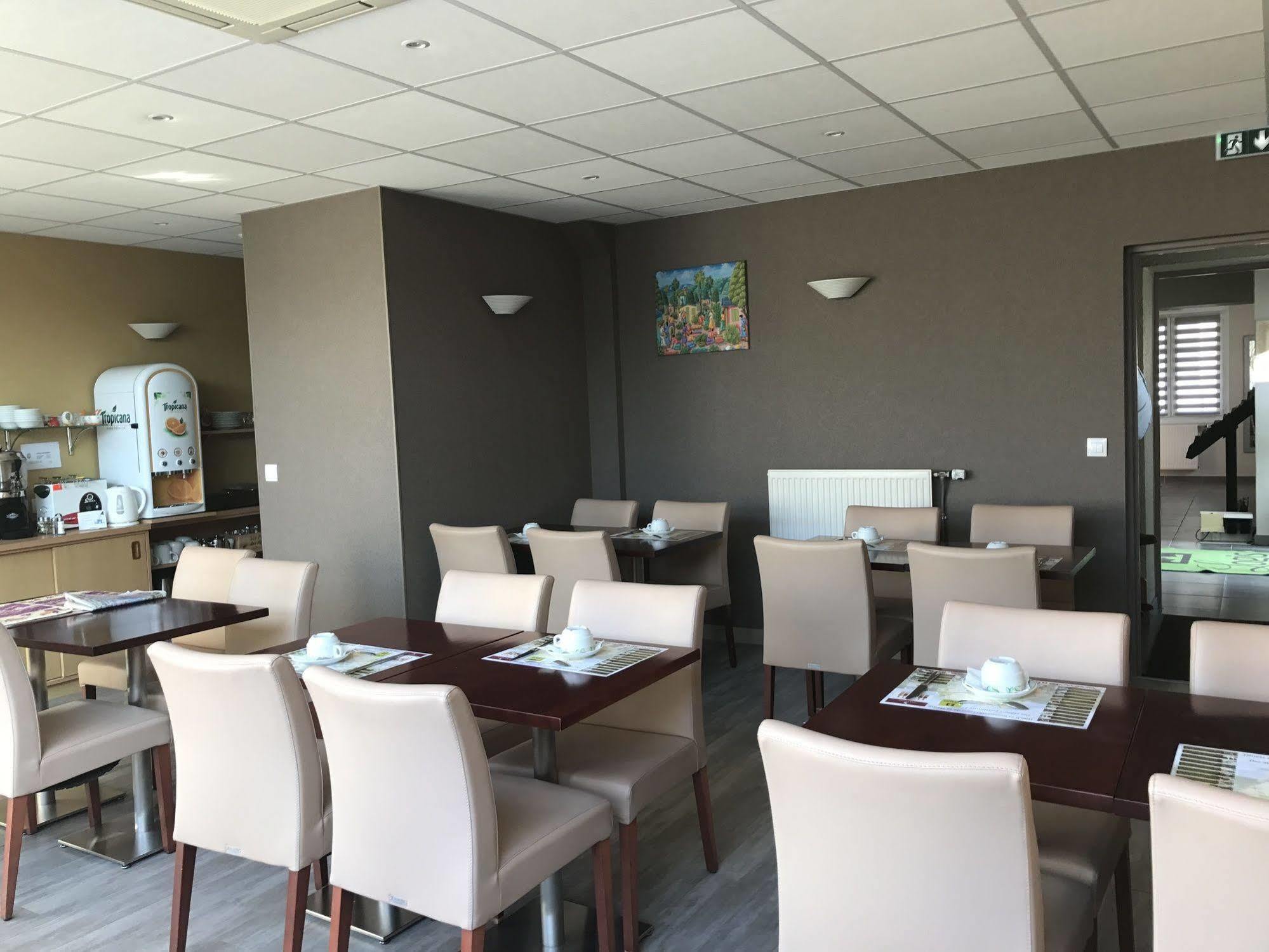 Logis Au Tambour 3* Reims